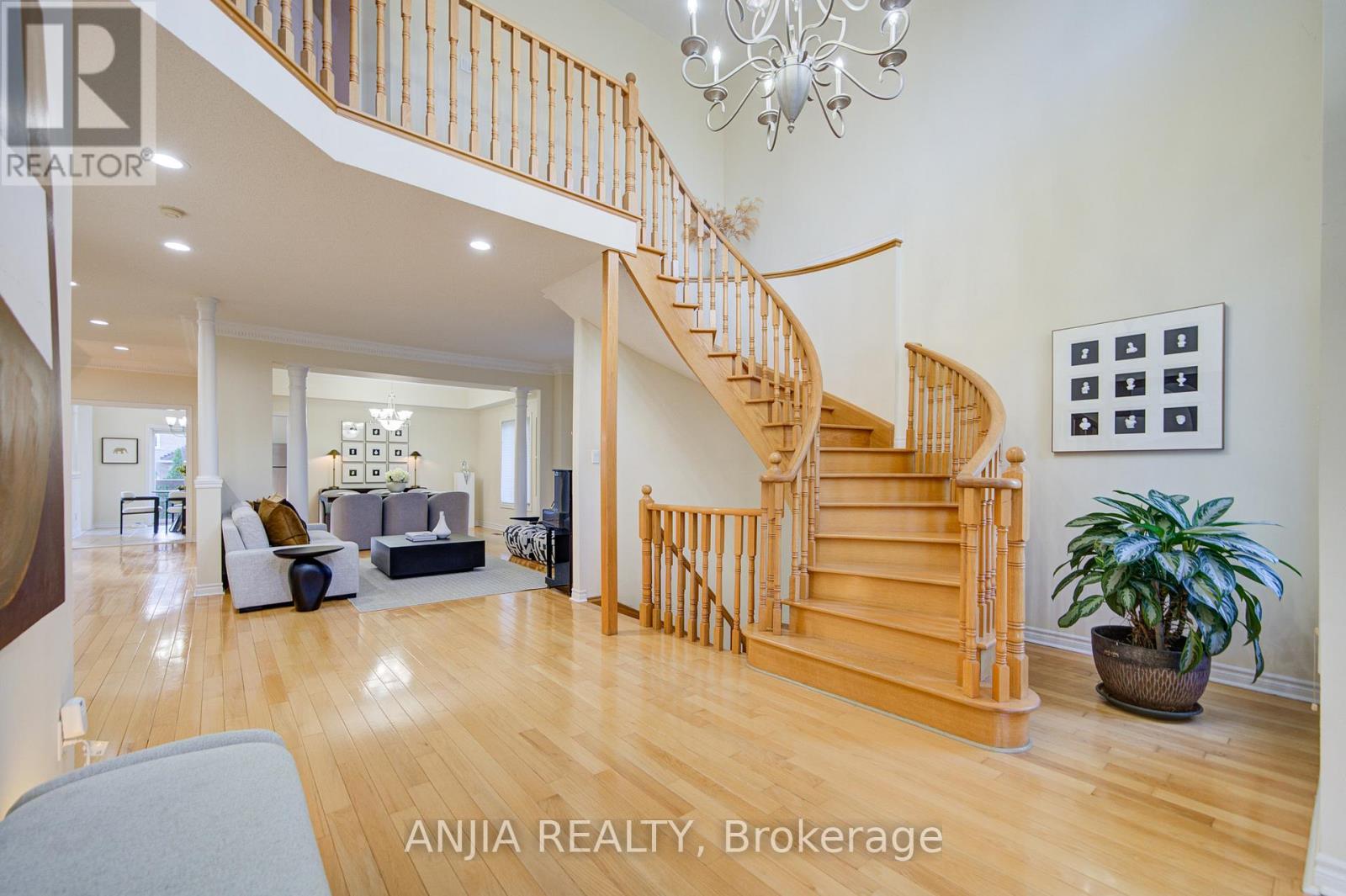 54 Rouge Bank Drive, Markham, Ontario  L3S 4C7 - Photo 4 - N12480760