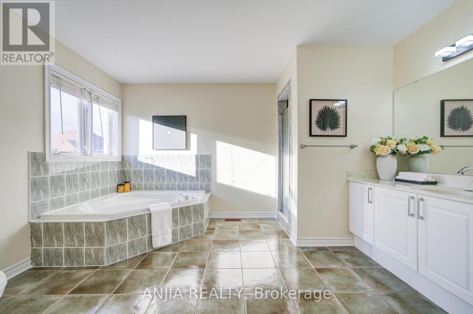 54 Rouge Bank Drive, Markham, Ontario  L3S 4C7 - Photo 46 - N12480760