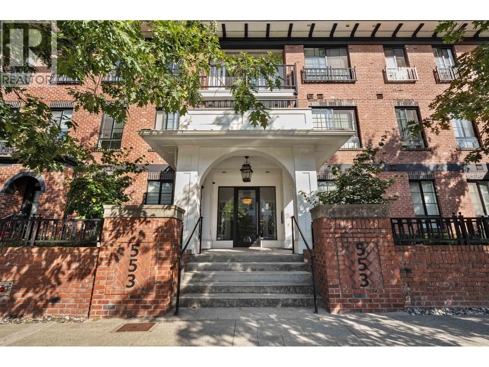 301 553 Foster Avenue, Coquitlam, British Columbia  V3J 0B5 - Photo 1 - R3061388
