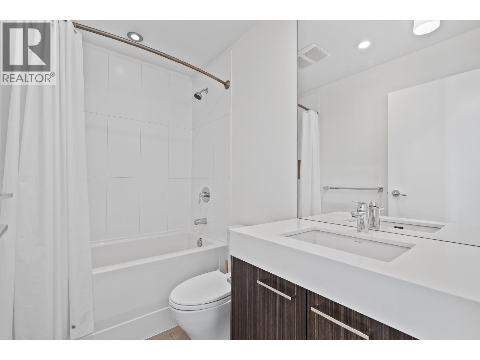 301 553 Foster Avenue, Coquitlam, British Columbia  V3J 0B5 - Photo 24 - R3061388