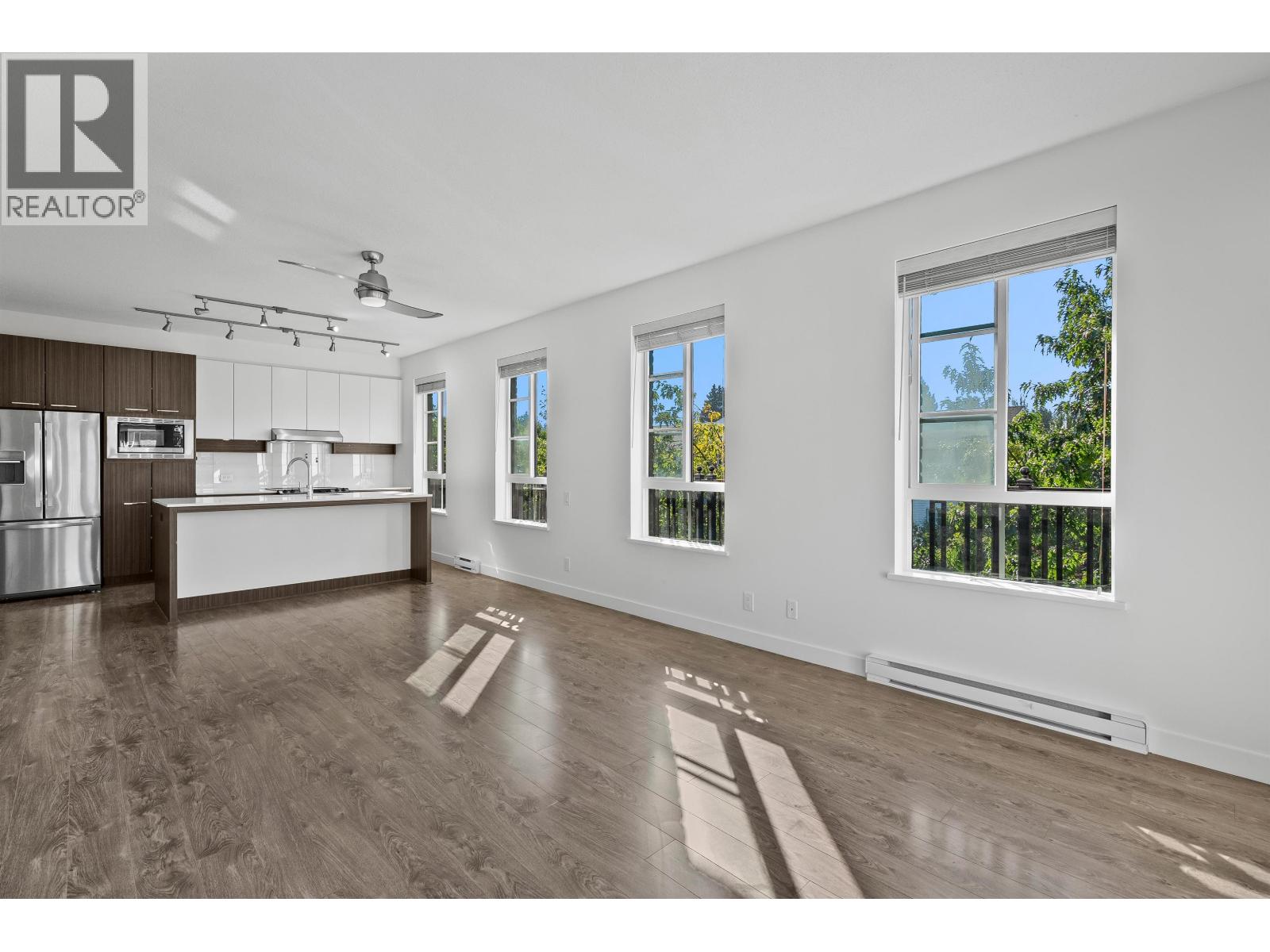 301 553 Foster Avenue, Coquitlam, British Columbia  V3J 0B5 - Photo 7 - R3061388