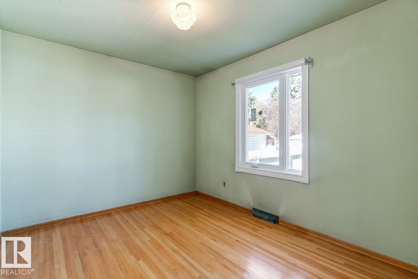 8712 89 Av Nw, Edmonton, Alberta  T6C 1N7 - Photo 14 - E4463393