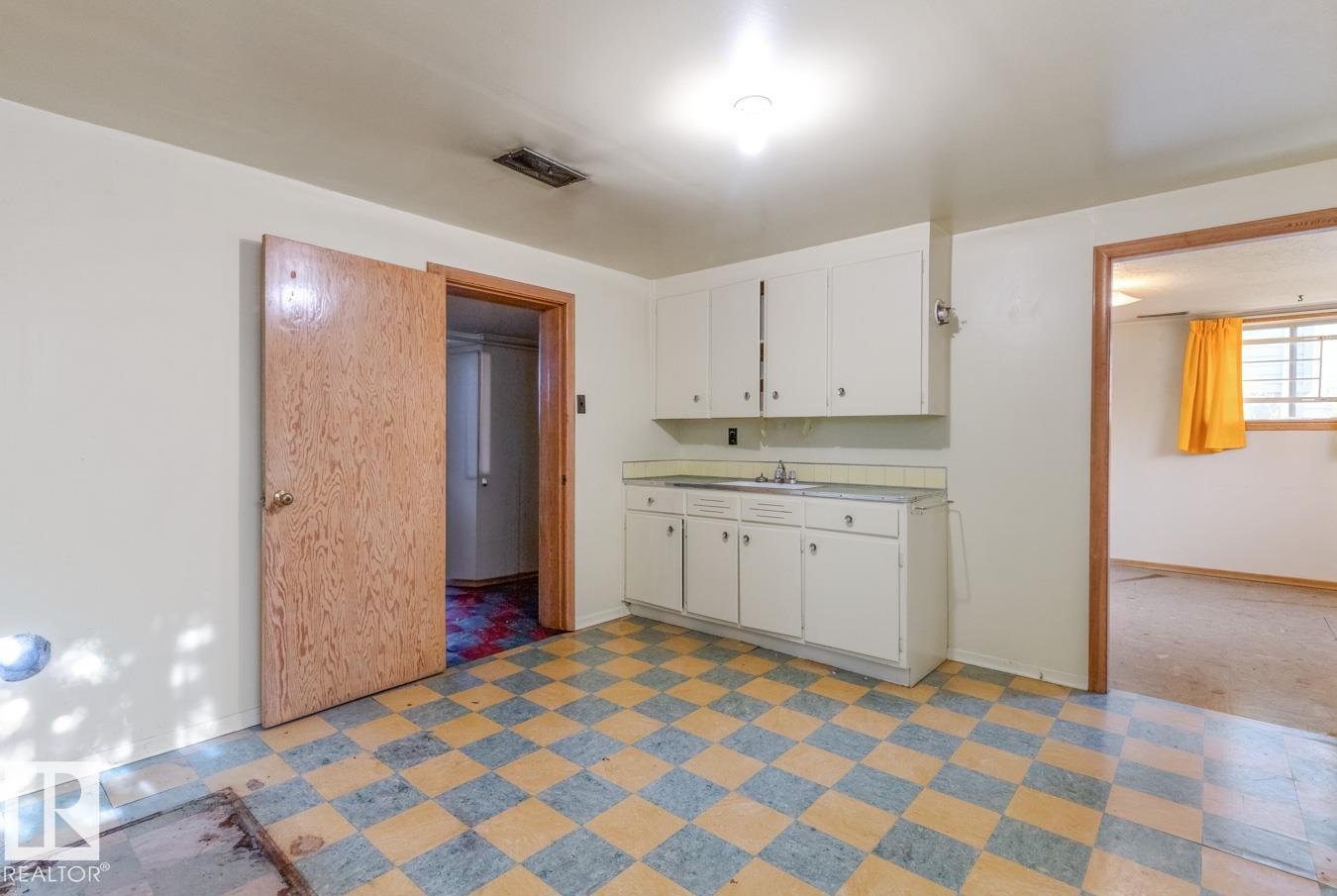 8712 89 Av Nw, Edmonton, Alberta  T6C 1N7 - Photo 17 - E4463393