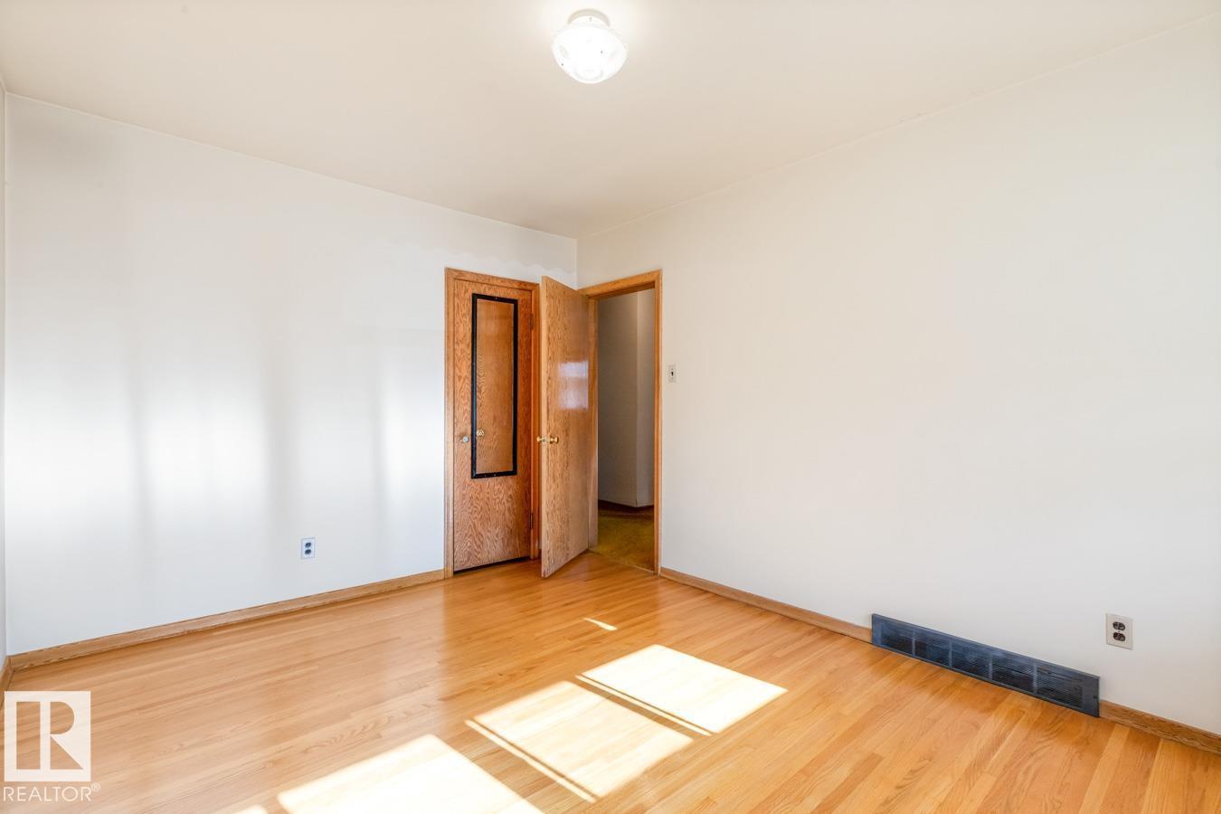 8712 89 Av Nw, Edmonton, Alberta  T6C 1N7 - Photo 11 - E4463393