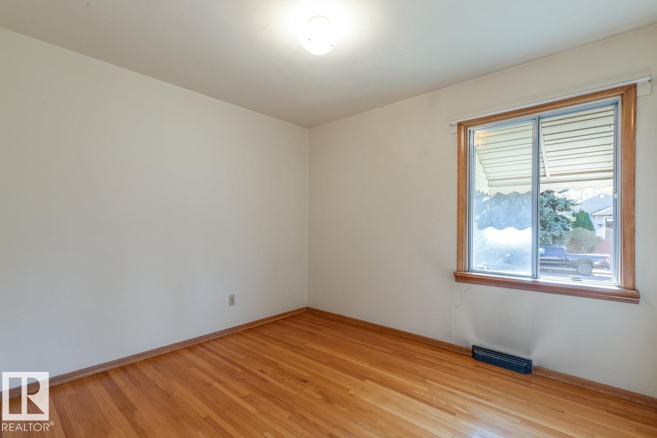 8712 89 Av Nw, Edmonton, Alberta  T6C 1N7 - Photo 12 - E4463393