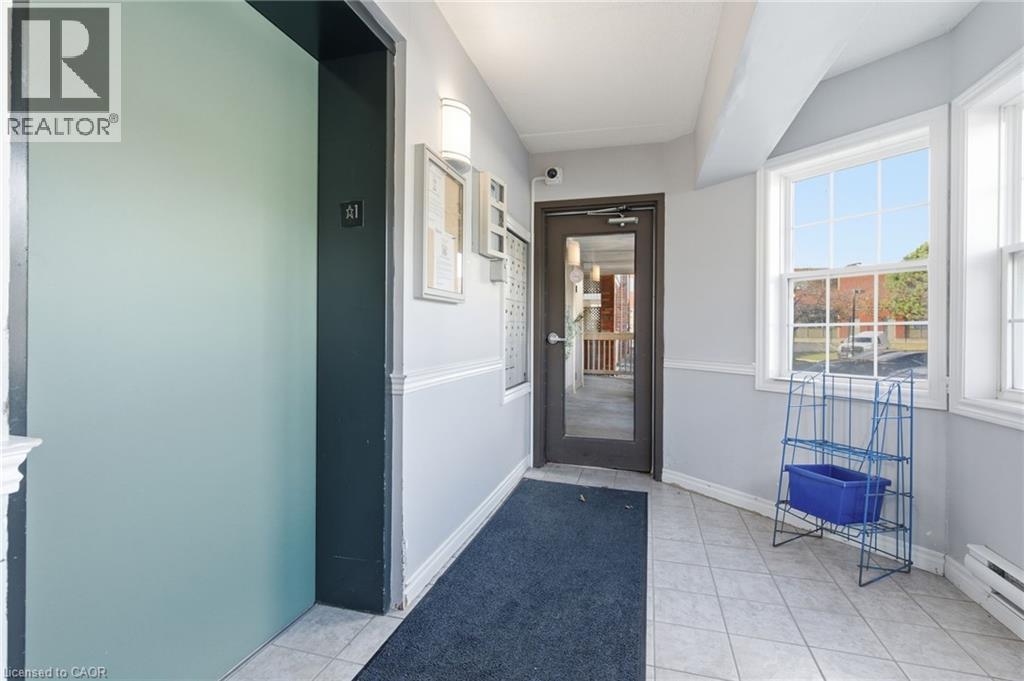4003 Kilmer Drive Unit# 402, Burlington, Ontario  L7M 4M1 - Photo 3 - 40781902