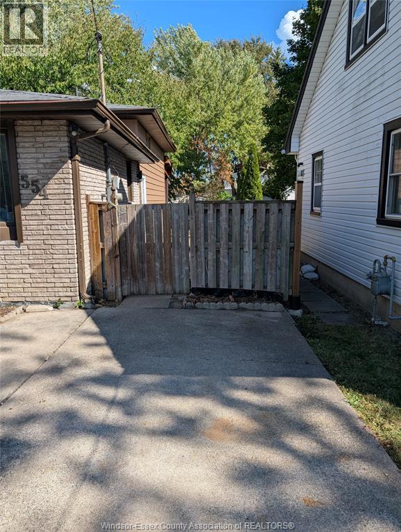 554 Lesperance Road, Tecumseh, Ontario  N8N 1W4 - Photo 2 - 25027107