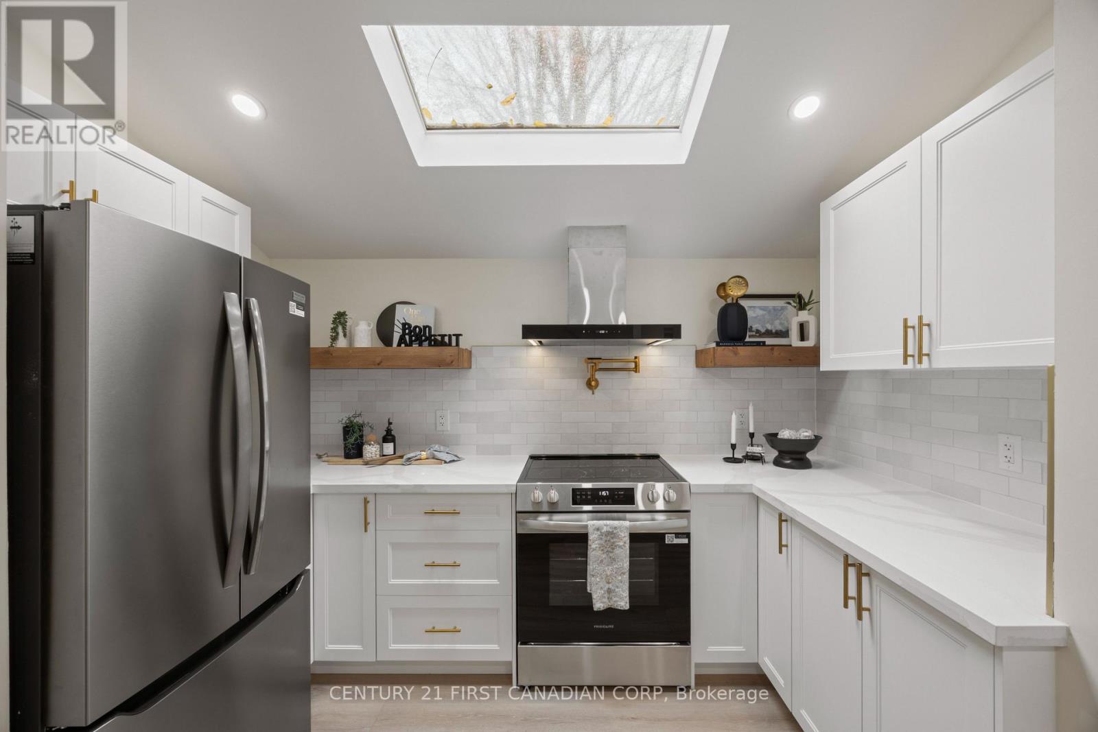 14 Euclid Avenue, London South, Ontario  N6C 1C1 - Photo 18 - X12480350