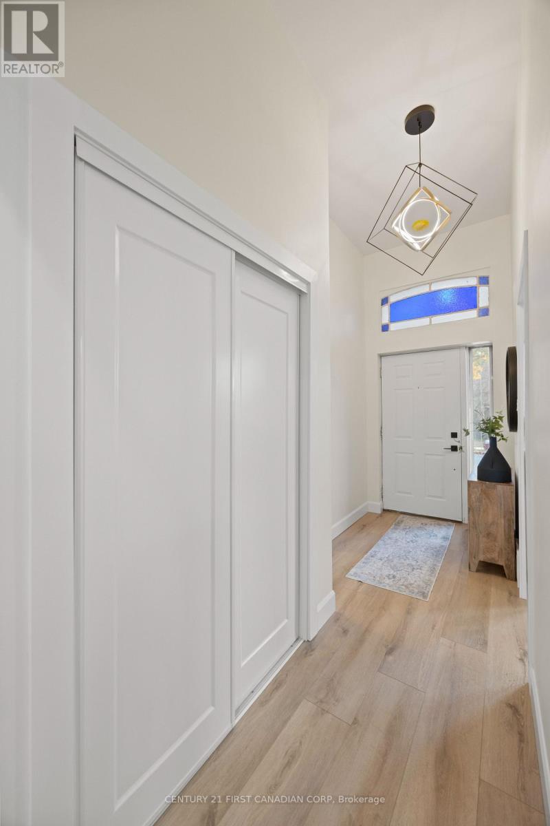 14 Euclid Avenue, London South, Ontario  N6C 1C1 - Photo 7 - X12480350