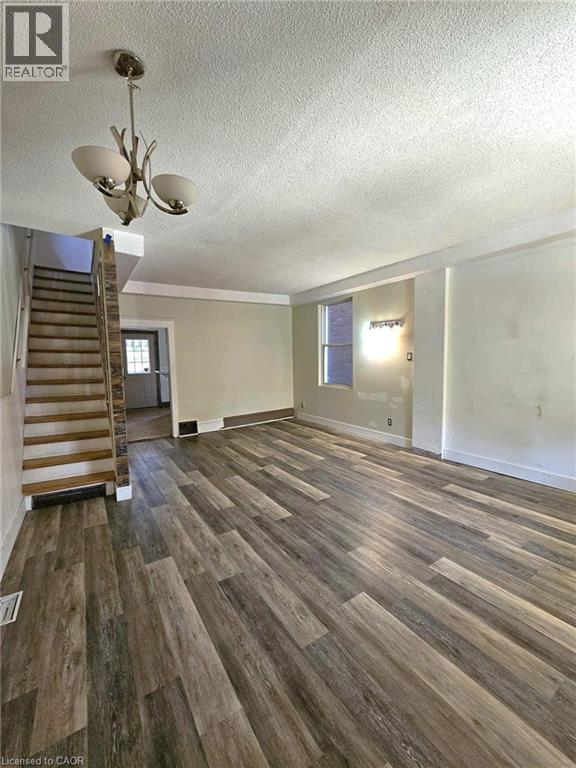 35 Fairleigh Avenue N, Hamilton, Ontario  L8L 6H1 - Photo 2 - 40781780