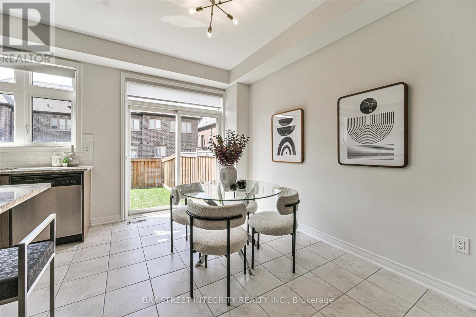 54 Walter Proctor Road, East Gwillimbury, Ontario  L9N 0L6 - Photo 12 - N12480824