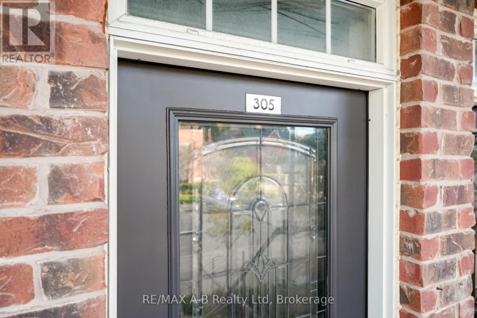 305 - 555 King Street E, Kitchener, Ontario  N2G 2L9 - Photo 1 - X12480927