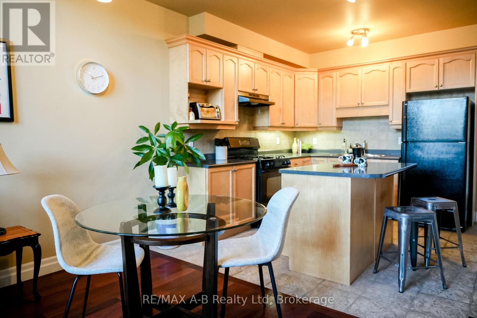 305 - 555 King Street E, Kitchener, Ontario  N2G 2L9 - Photo 10 - X12480927