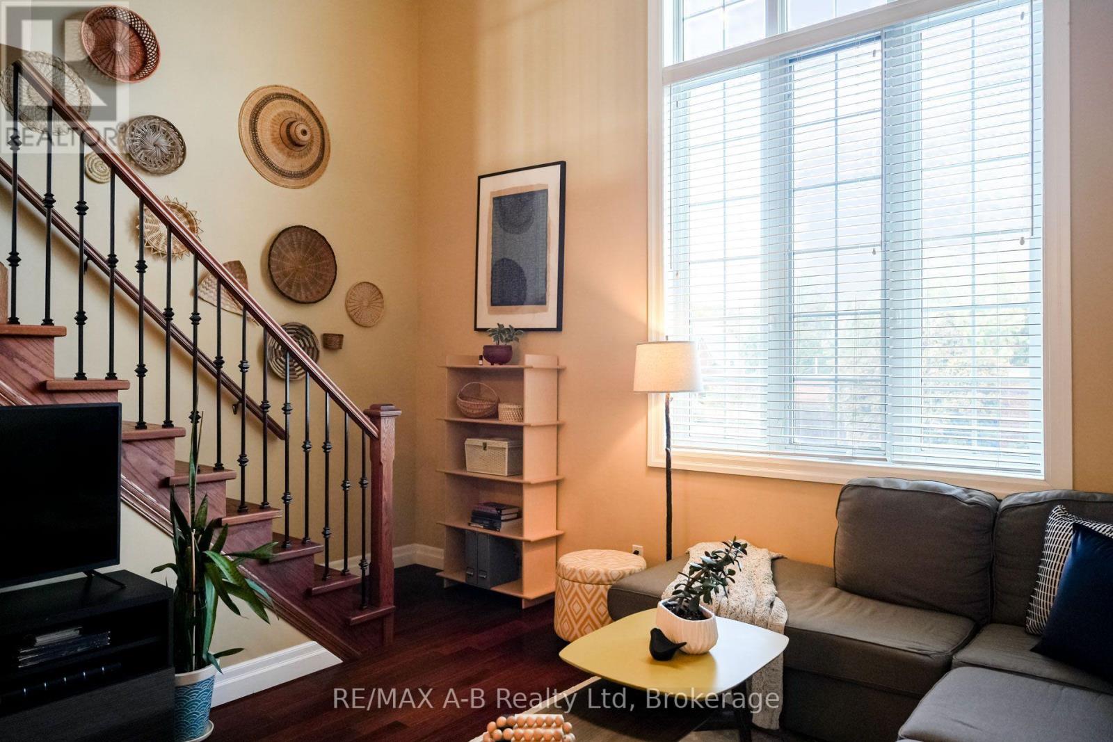 305 - 555 King Street E, Kitchener, Ontario  N2G 2L9 - Photo 5 - X12480927