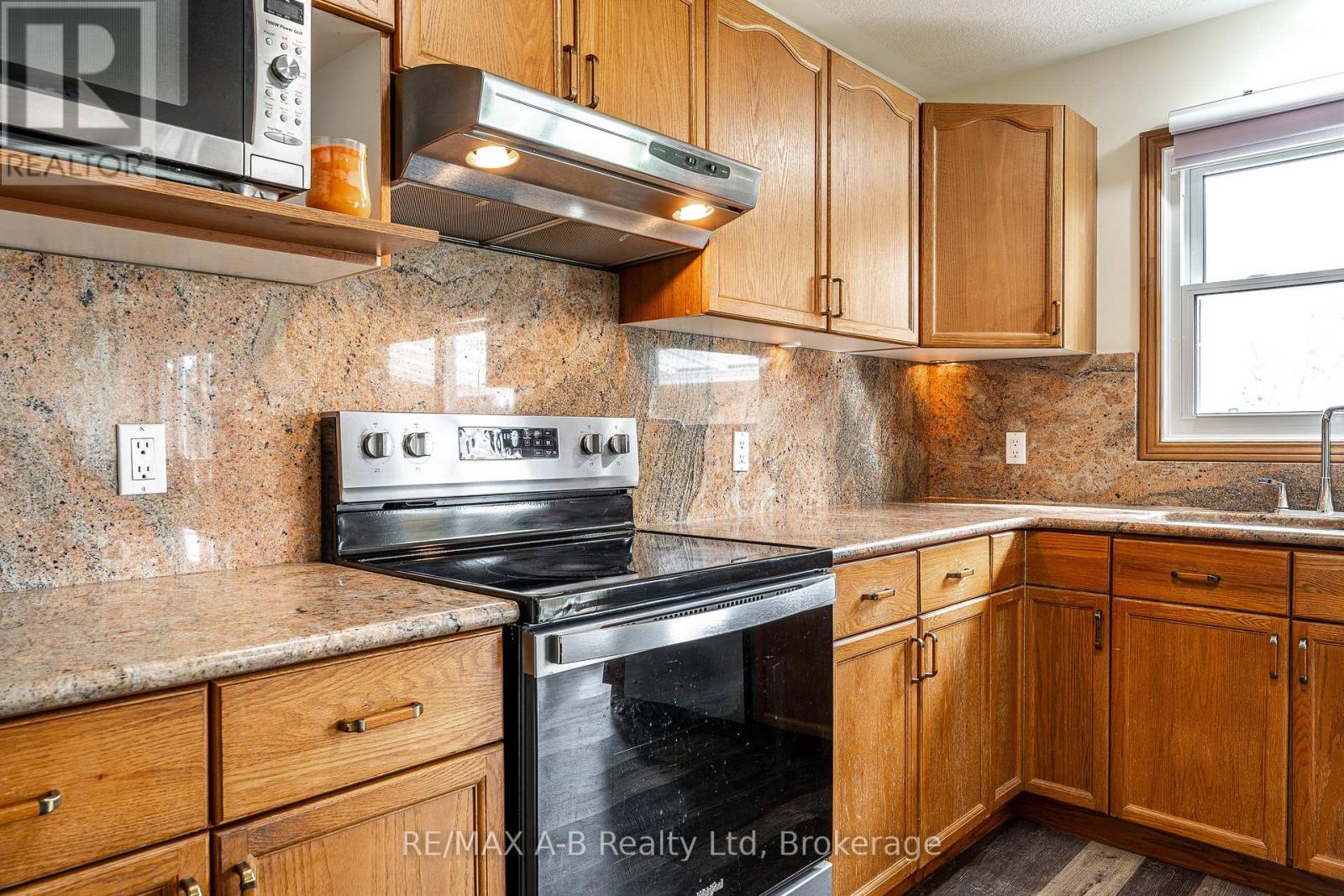 65 Parkhaven Crescent, St. Marys, Ontario  N4X 1E7 - Photo 11 - X12480968