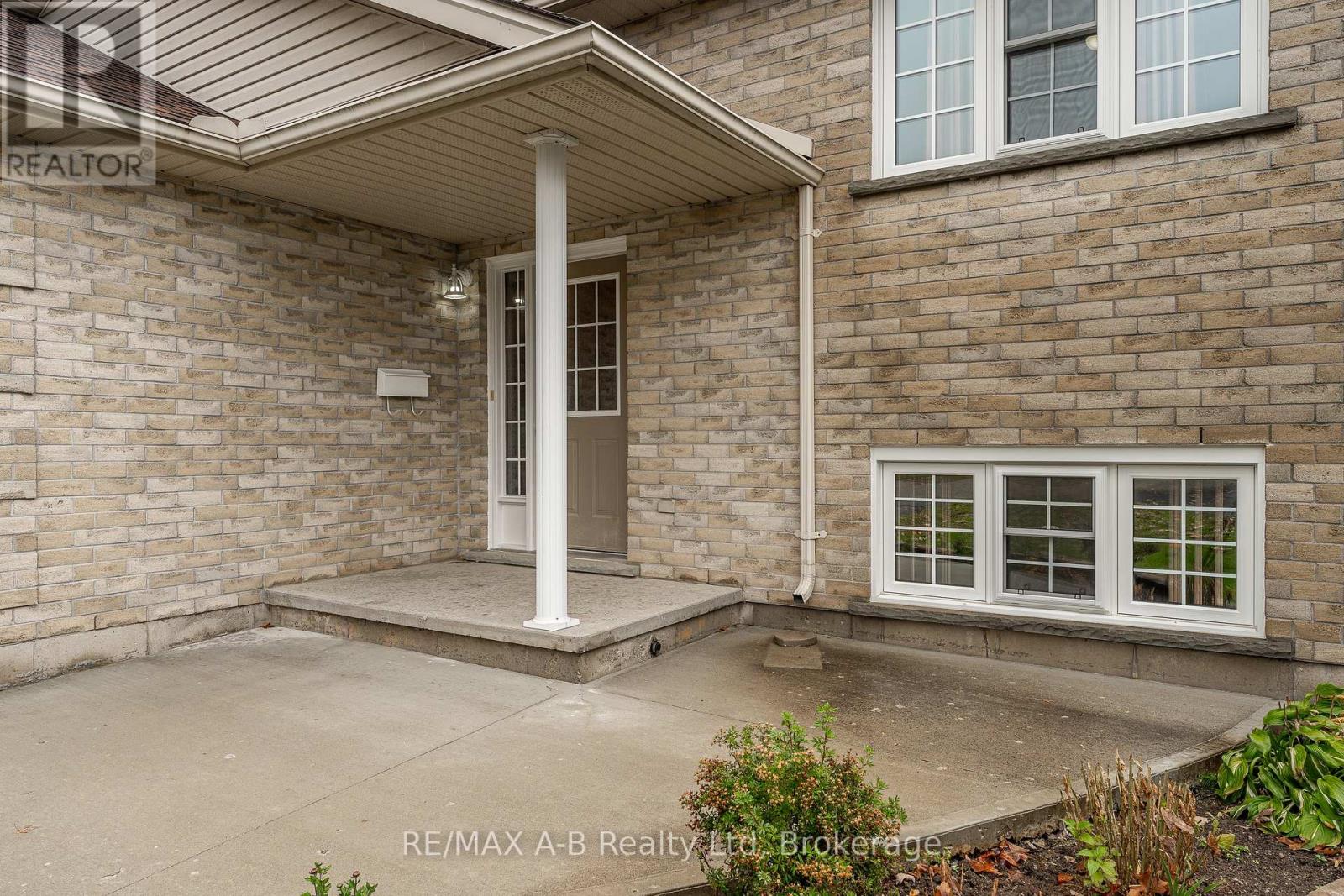 65 Parkhaven Crescent, St. Marys, Ontario  N4X 1E7 - Photo 5 - X12480968