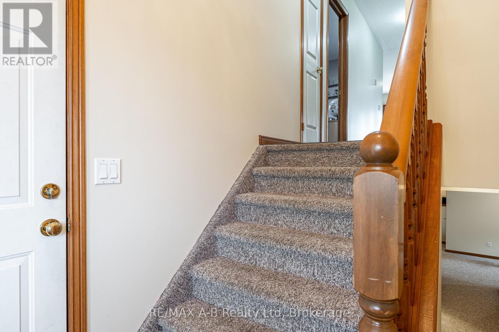 65 Parkhaven Crescent, St. Marys, Ontario  N4X 1E7 - Photo 6 - X12480968