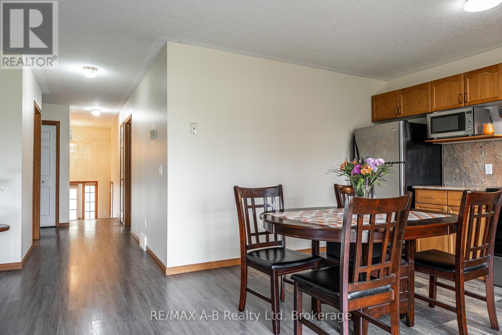 65 Parkhaven Crescent, St. Marys, Ontario  N4X 1E7 - Photo 7 - X12480968