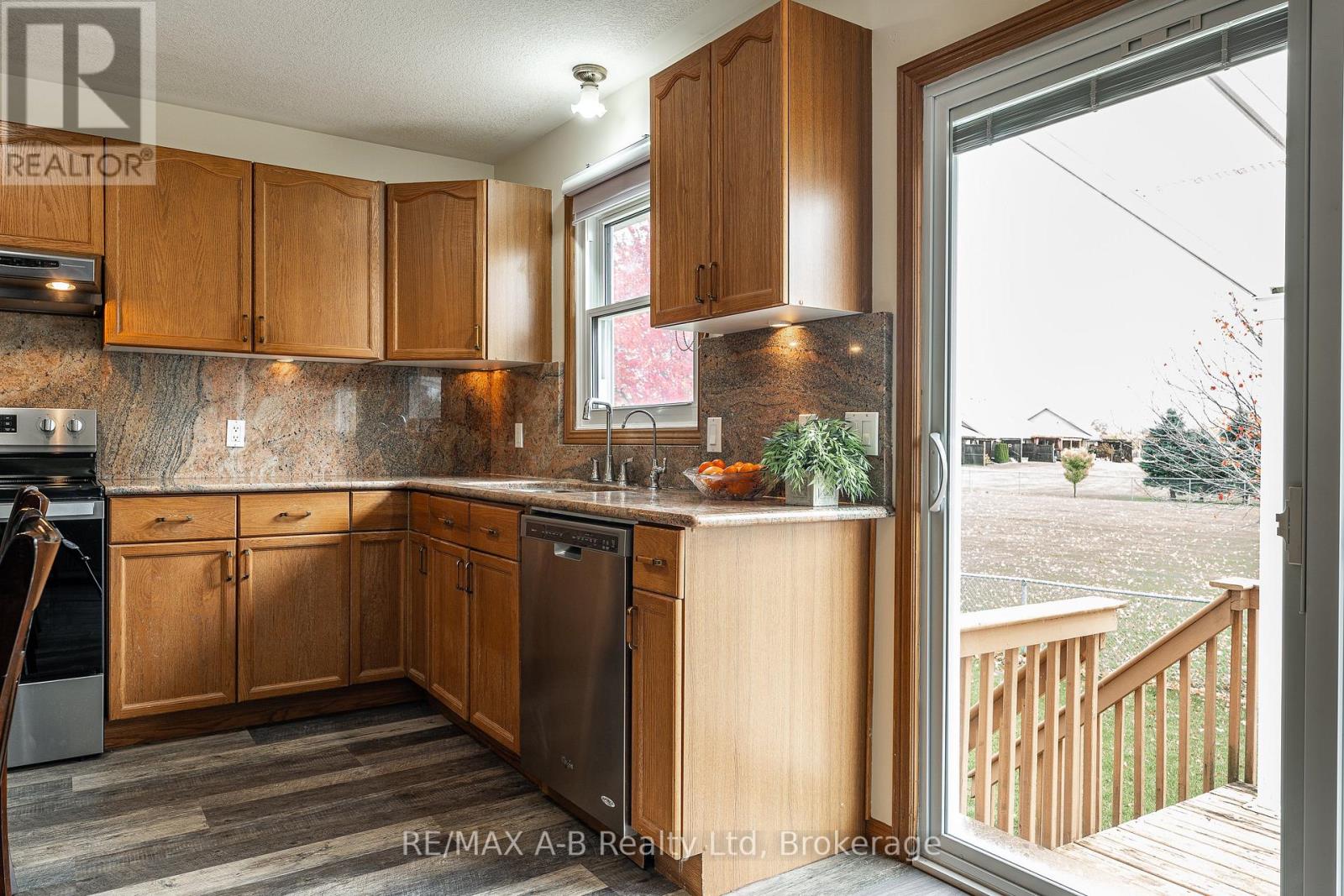 65 Parkhaven Crescent, St. Marys, Ontario  N4X 1E7 - Photo 9 - X12480968