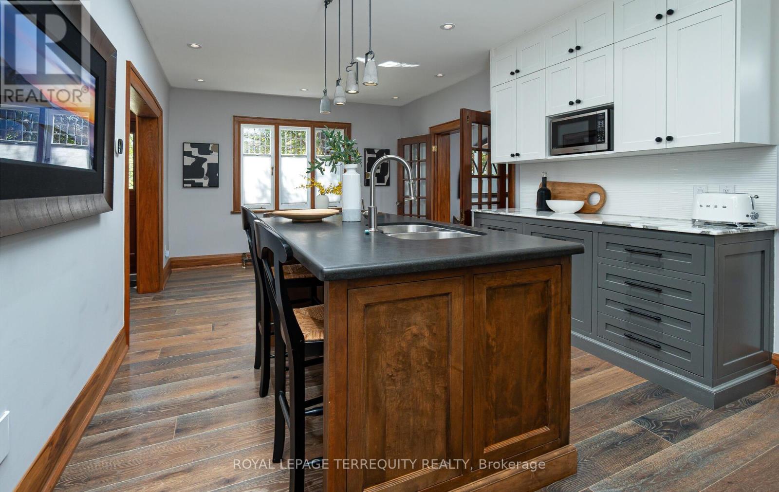59 Baby Point Road, Toronto, Ontario  M6S 2G4 - Photo 11 - W12480827