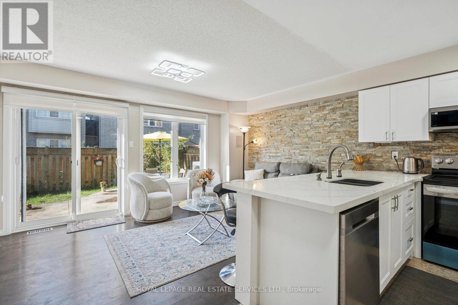 2293 Seton Crescent, Burlington, Ontario  L7L 6Y4 - Photo 18 - W12480846
