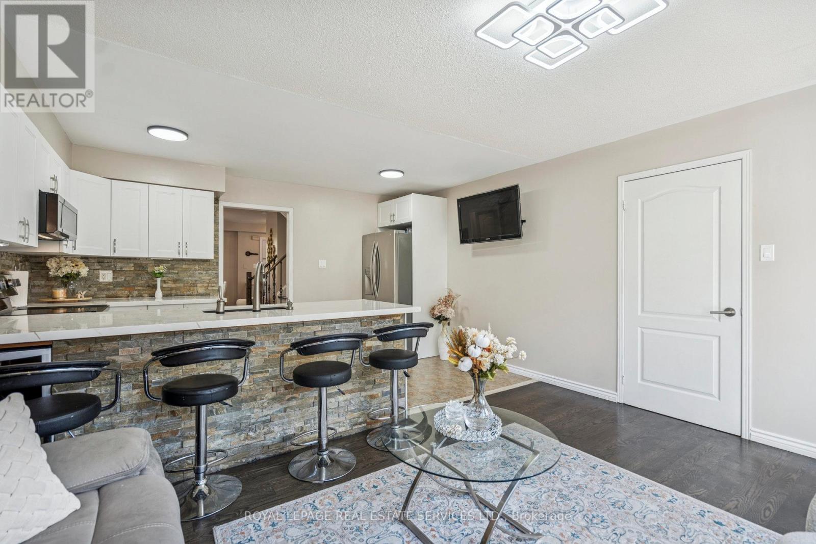 2293 Seton Crescent, Burlington, Ontario  L7L 6Y4 - Photo 19 - W12480846