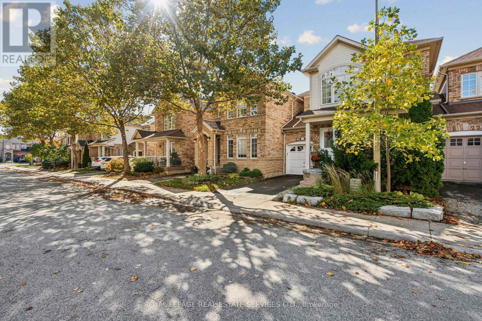 2293 Seton Crescent, Burlington, Ontario  L7L 6Y4 - Photo 2 - W12480846