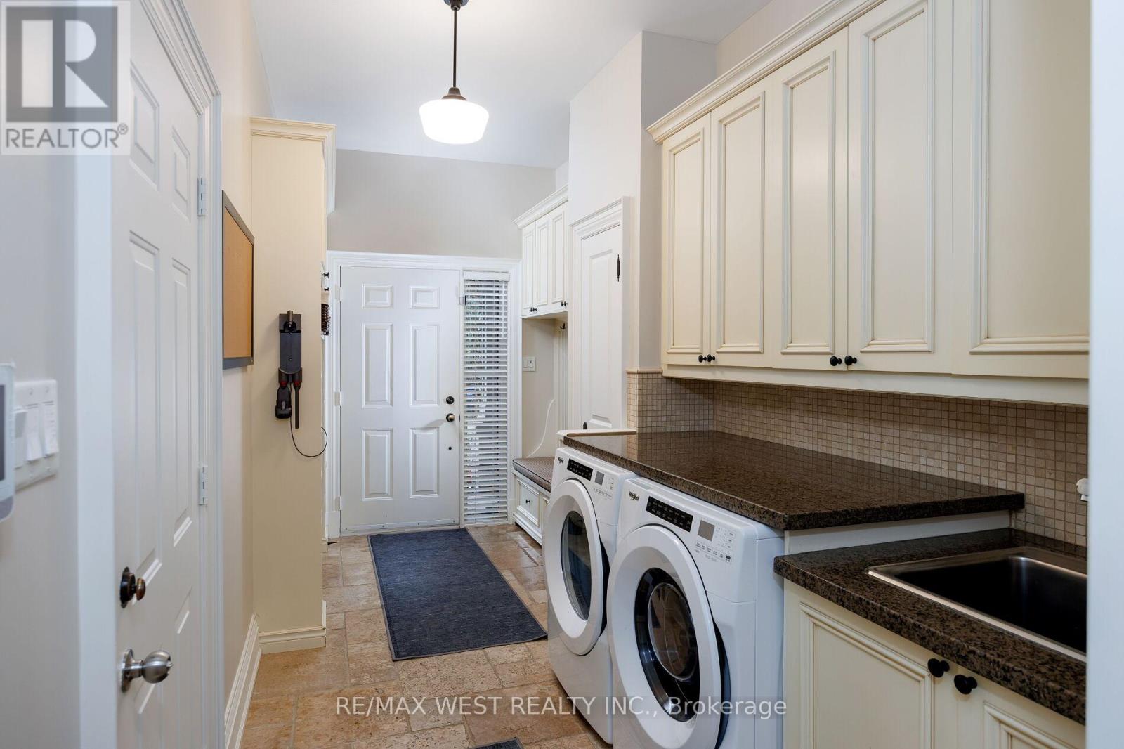 37 Cedarland Drive, Toronto, Ontario  M9A 2K5 - Photo 18 - W12480848