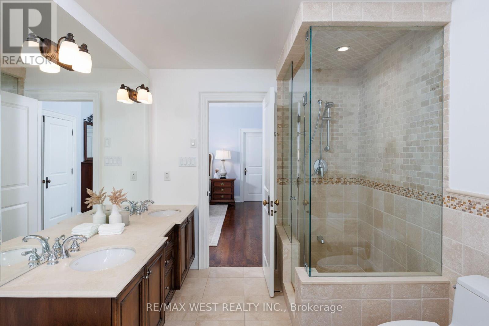 37 Cedarland Drive, Toronto, Ontario  M9A 2K5 - Photo 21 - W12480848