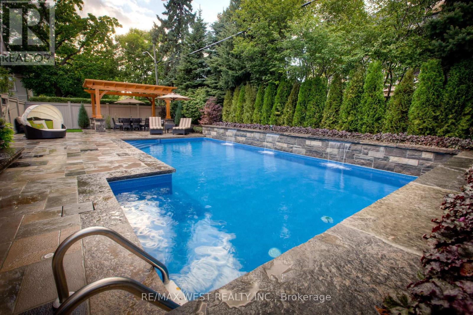 37 Cedarland Drive, Toronto, Ontario  M9A 2K5 - Photo 35 - W12480848