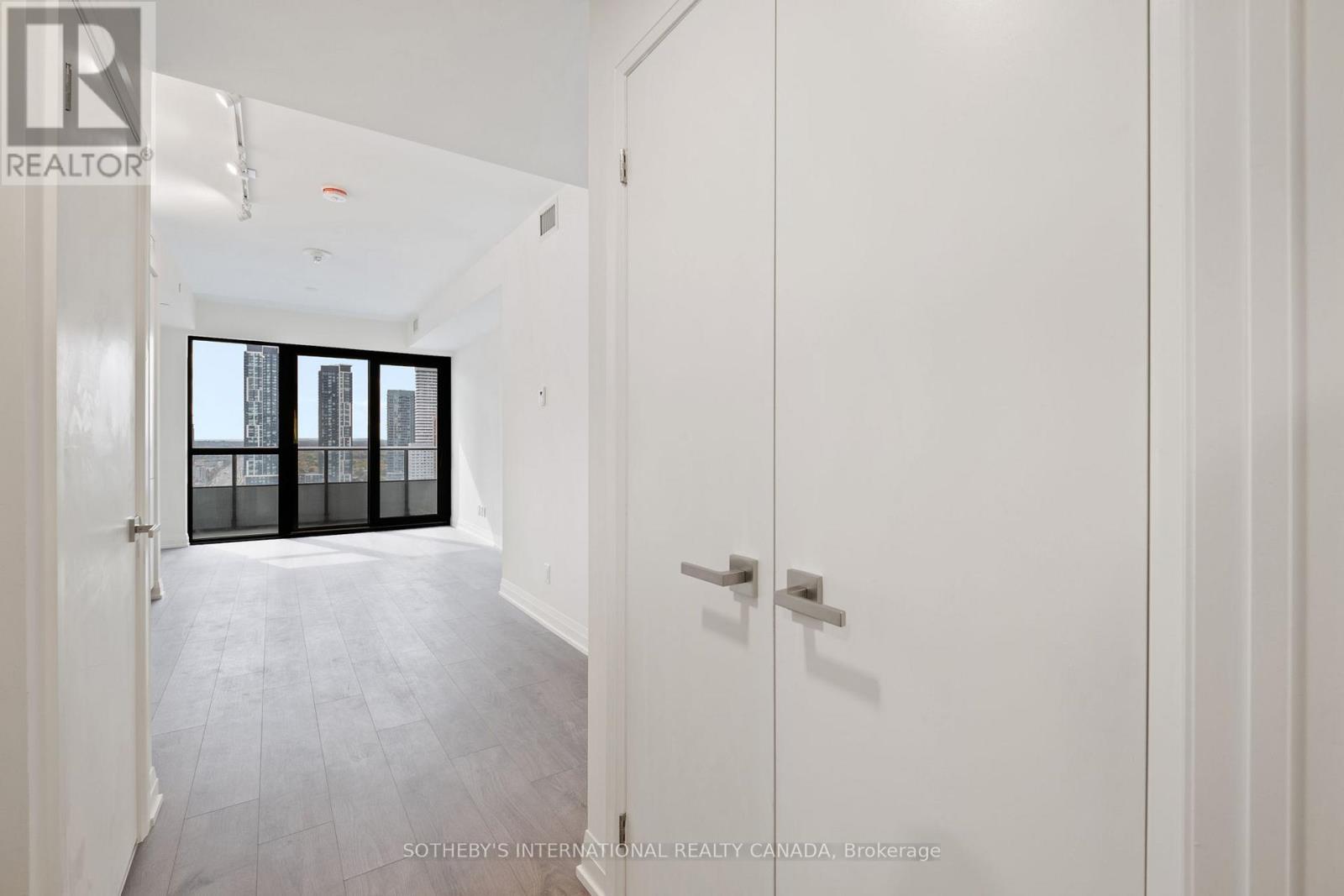 2107 - 4015 The Exchange Street, Mississauga, Ontario  L5B 0N9 - Photo 6 - W12480850