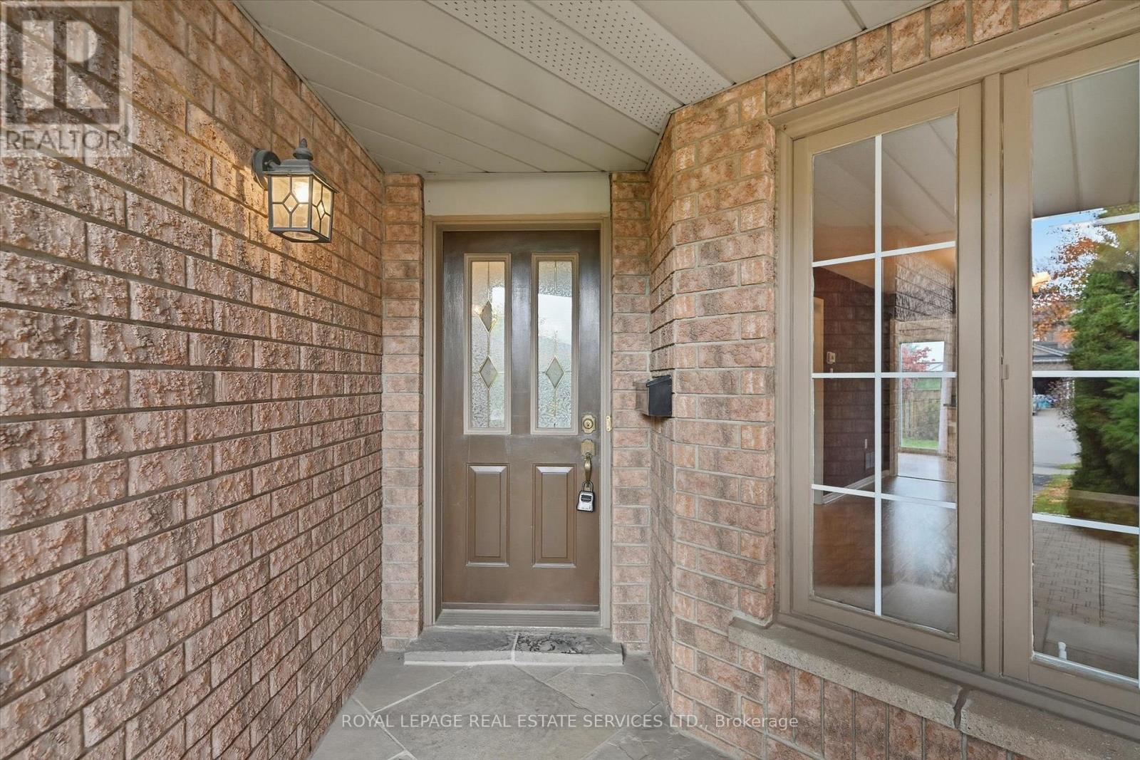 513 Fothergill Boulevard, Burlington, Ontario  L7L 6C8 - Photo 5 - W12480855