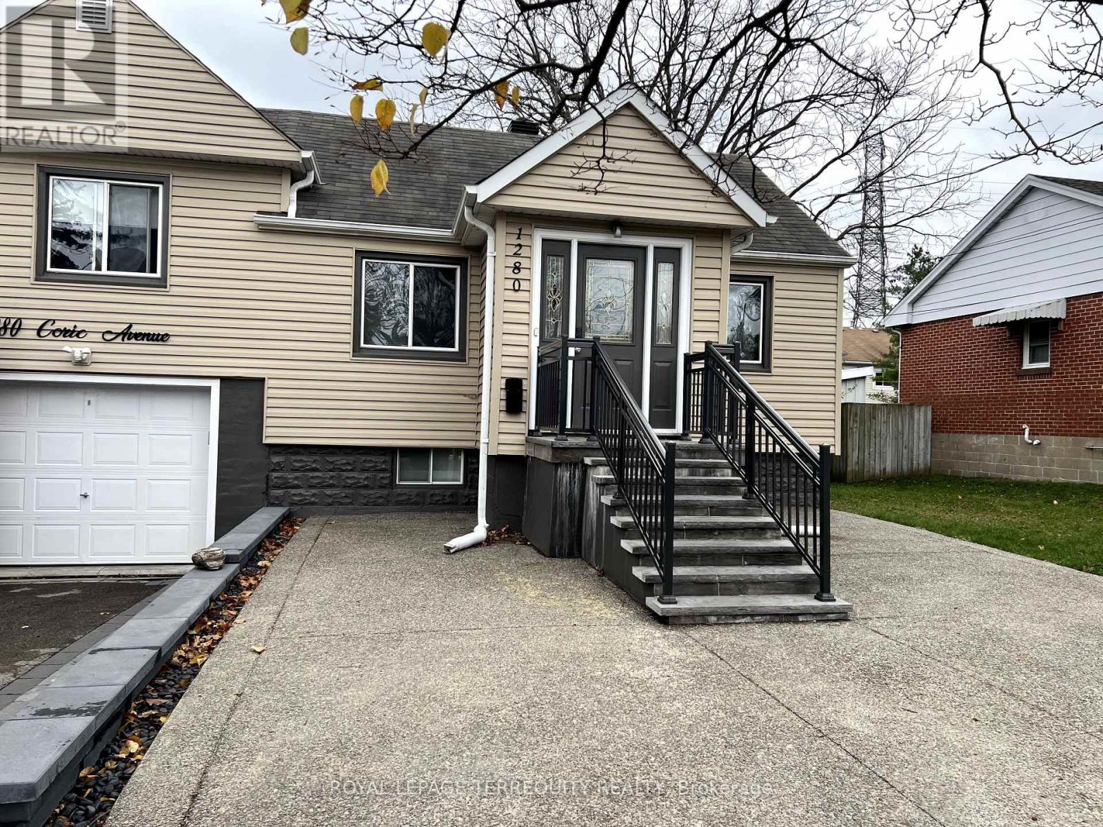 1280 Coric Avenue, Burlington, Ontario  L7R 3S3 - Photo 2 - W12480868