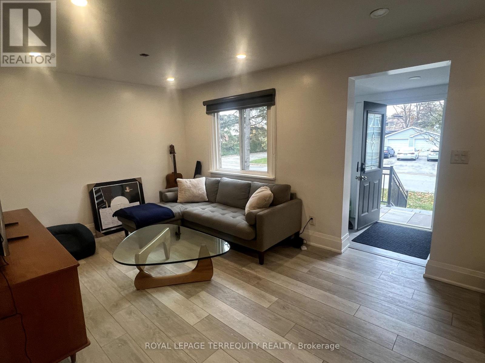 1280 Coric Avenue, Burlington, Ontario  L7R 3S3 - Photo 4 - W12480868