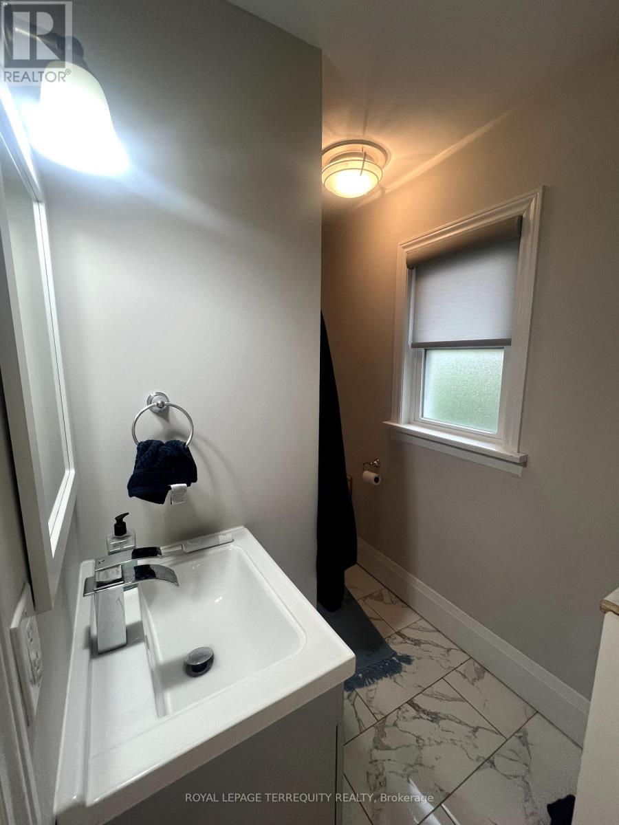 1280 Coric Avenue, Burlington, Ontario  L7R 3S3 - Photo 9 - W12480868