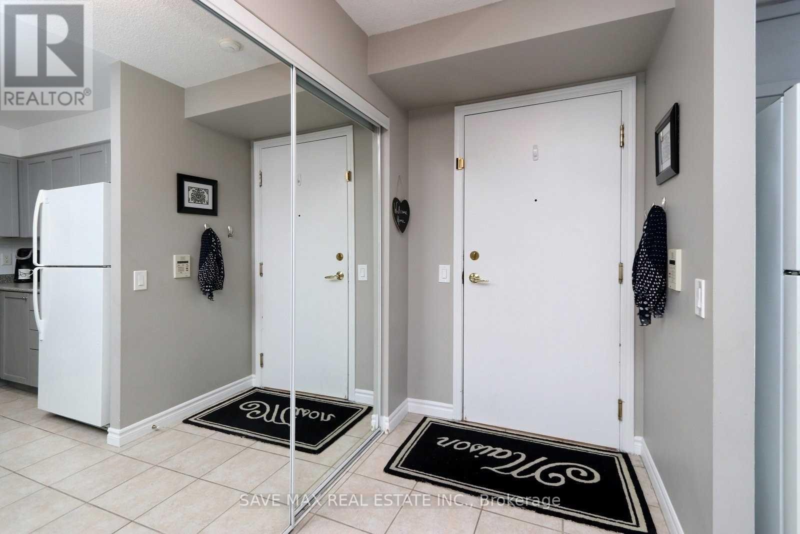 723 - 25 Kingsbridge Garden Circle, Mississauga, Ontario  L5R 4B1 - Photo 6 - W12480871