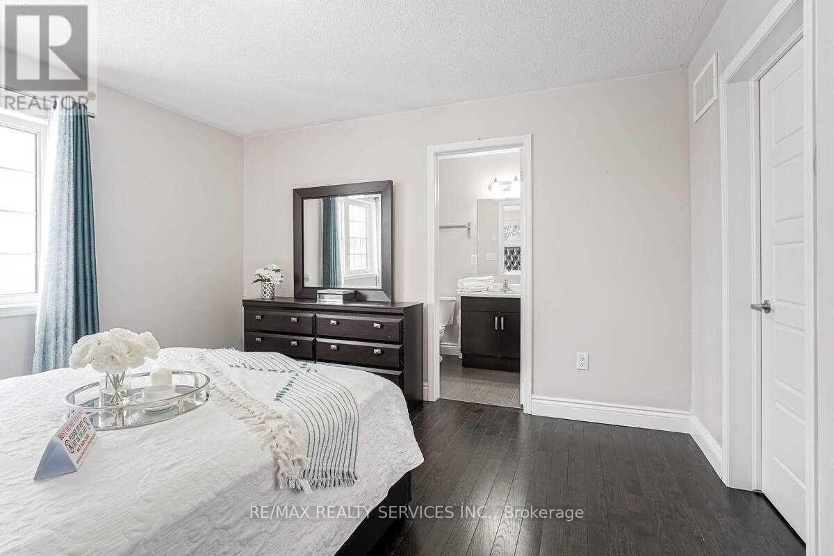 15 Vanhorne Close, Brampton, Ontario  L7A 0X7 - Photo 7 - W12480886