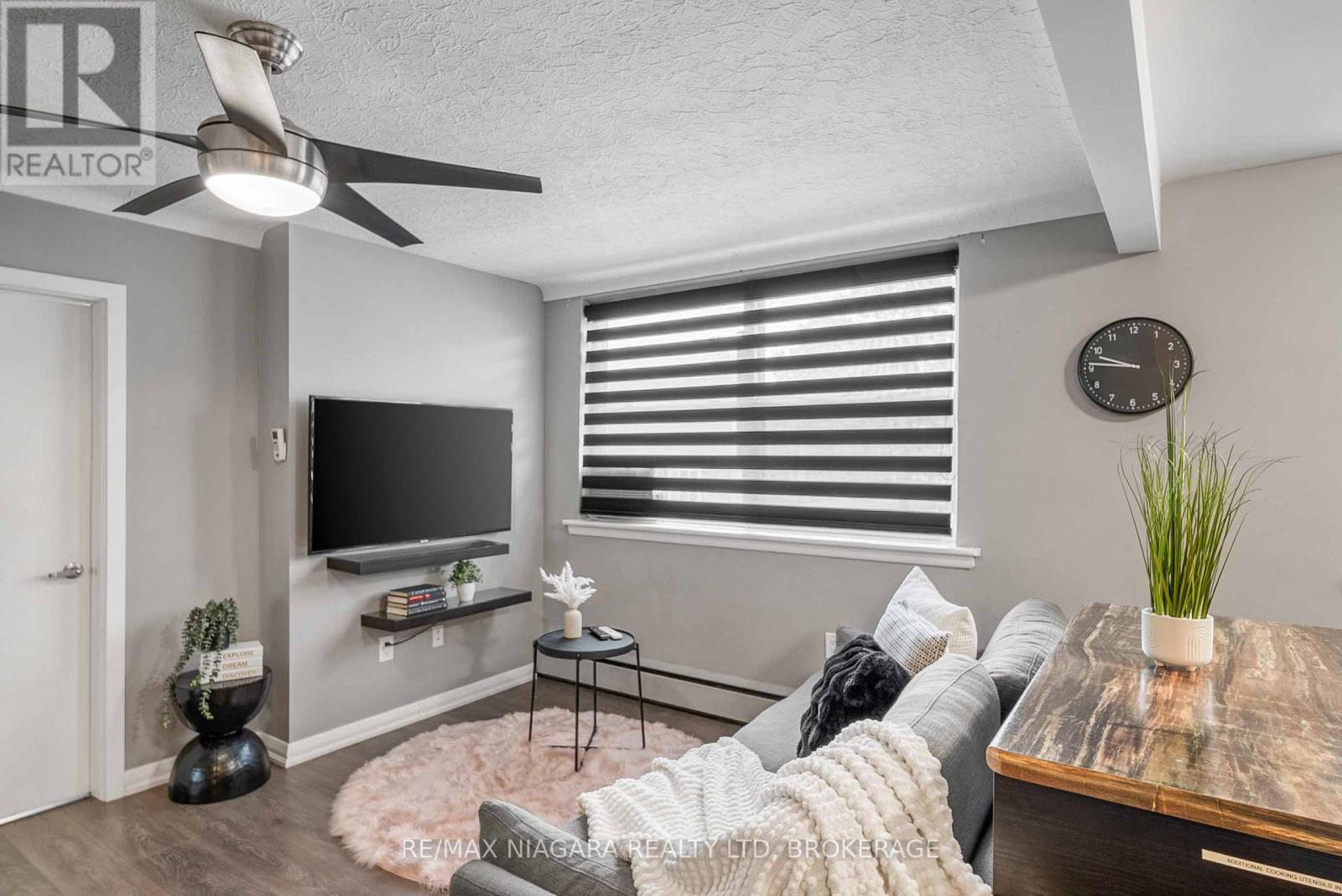 8 - 4538 Huron Street, Niagara Falls, Ontario  L2E 2H3 - Photo 1 - X12480963