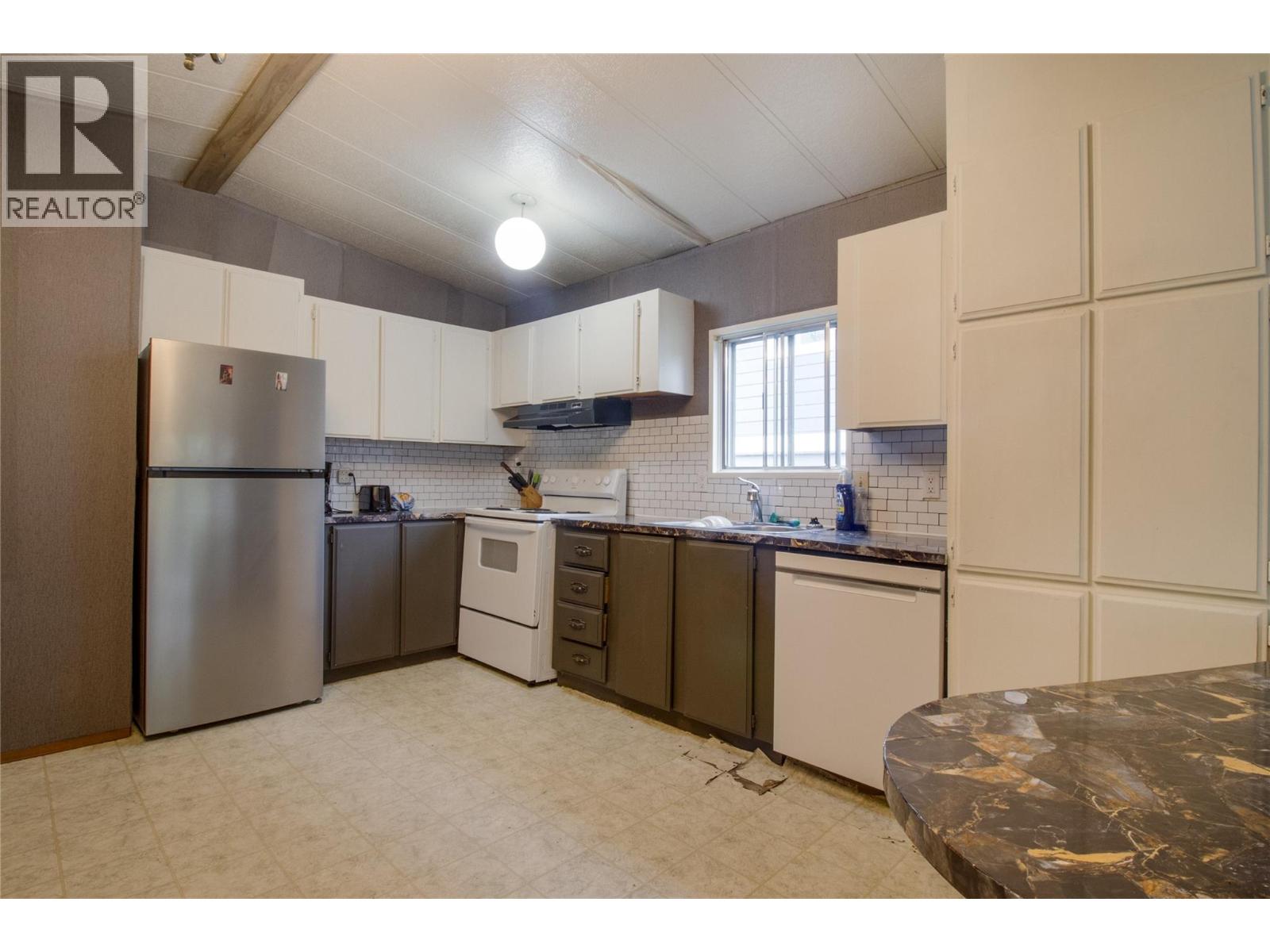 1867 Nixon Road, Revelstoke, British Columbia  V0E 2S0 - Photo 11 - 10365446