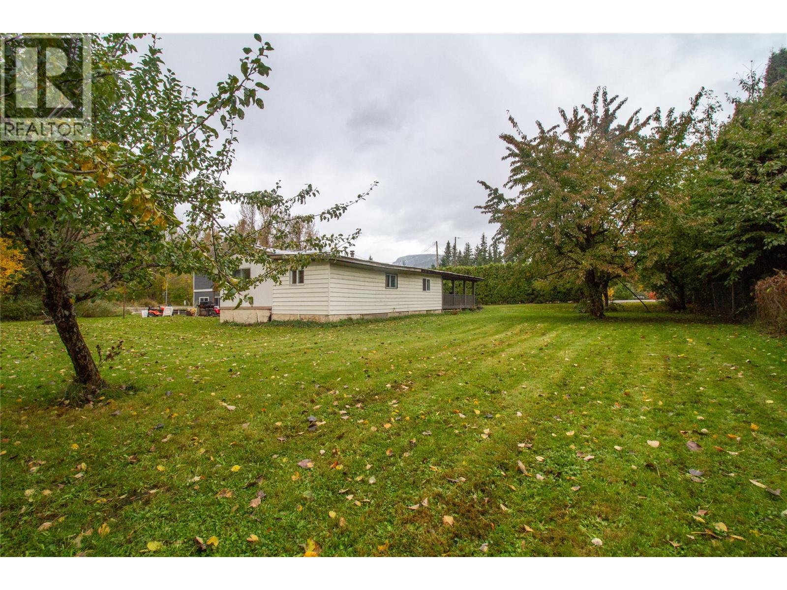 1867 Nixon Road, Revelstoke, British Columbia  V0E 2S0 - Photo 6 - 10365446