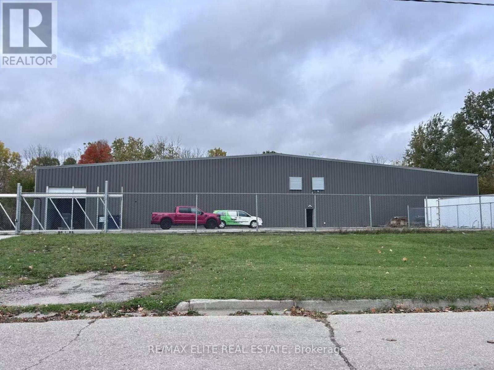 147 First Avenue W, Norfolk, Ontario  N3Y 2P8 - Photo 2 - X12480845
