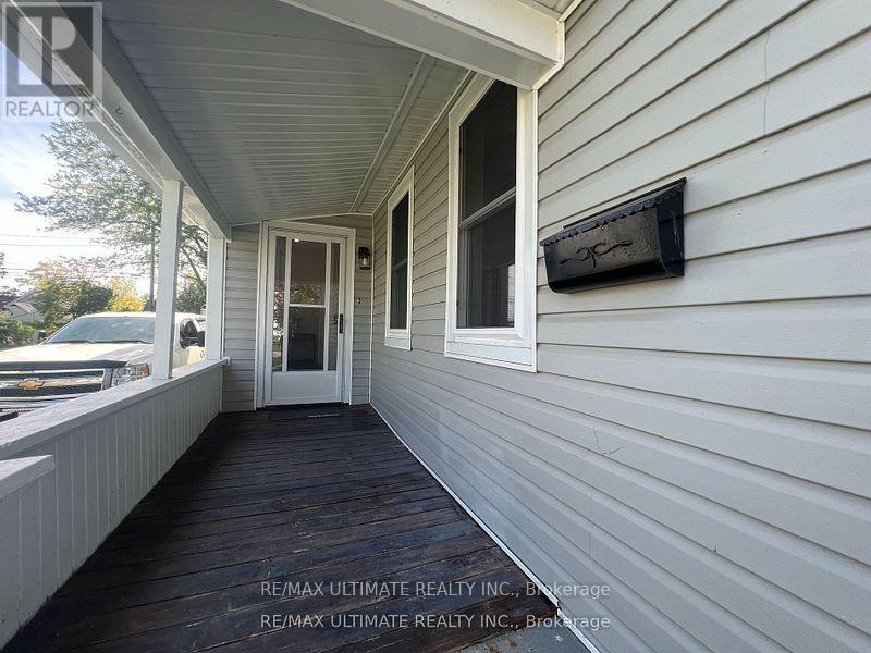 241 Jarvis Street, Fort Erie, Ontario  L2A 2S7 - Photo 2 - X12480873