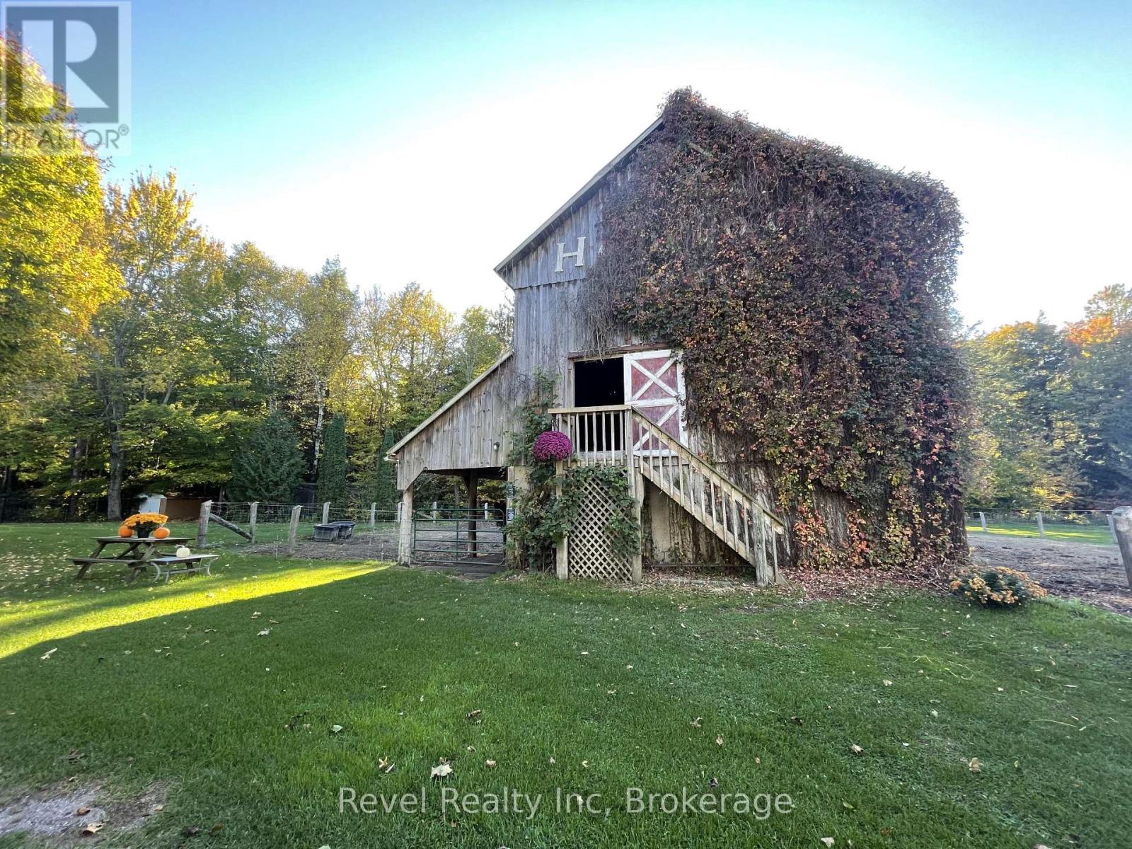 7190 93 Highway, Tiny, Ontario  L0K 2E1 - Photo 4 - S12419857