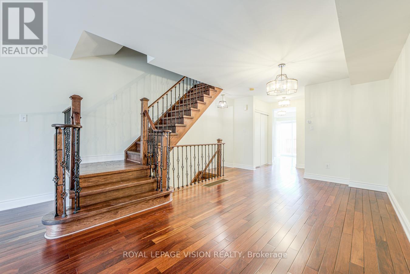 53 Hobson Avenue, Toronto, Ontario  M4A 2X7 - Photo 16 - C12480842
