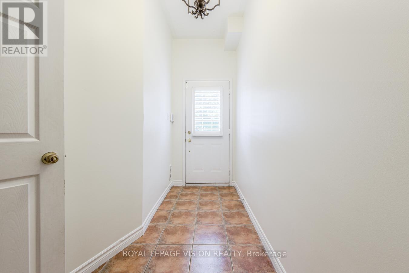 53 Hobson Avenue, Toronto, Ontario  M4A 2X7 - Photo 3 - C12480842