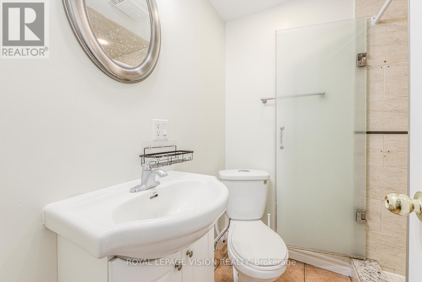 53 Hobson Avenue, Toronto, Ontario  M4A 2X7 - Photo 8 - C12480842