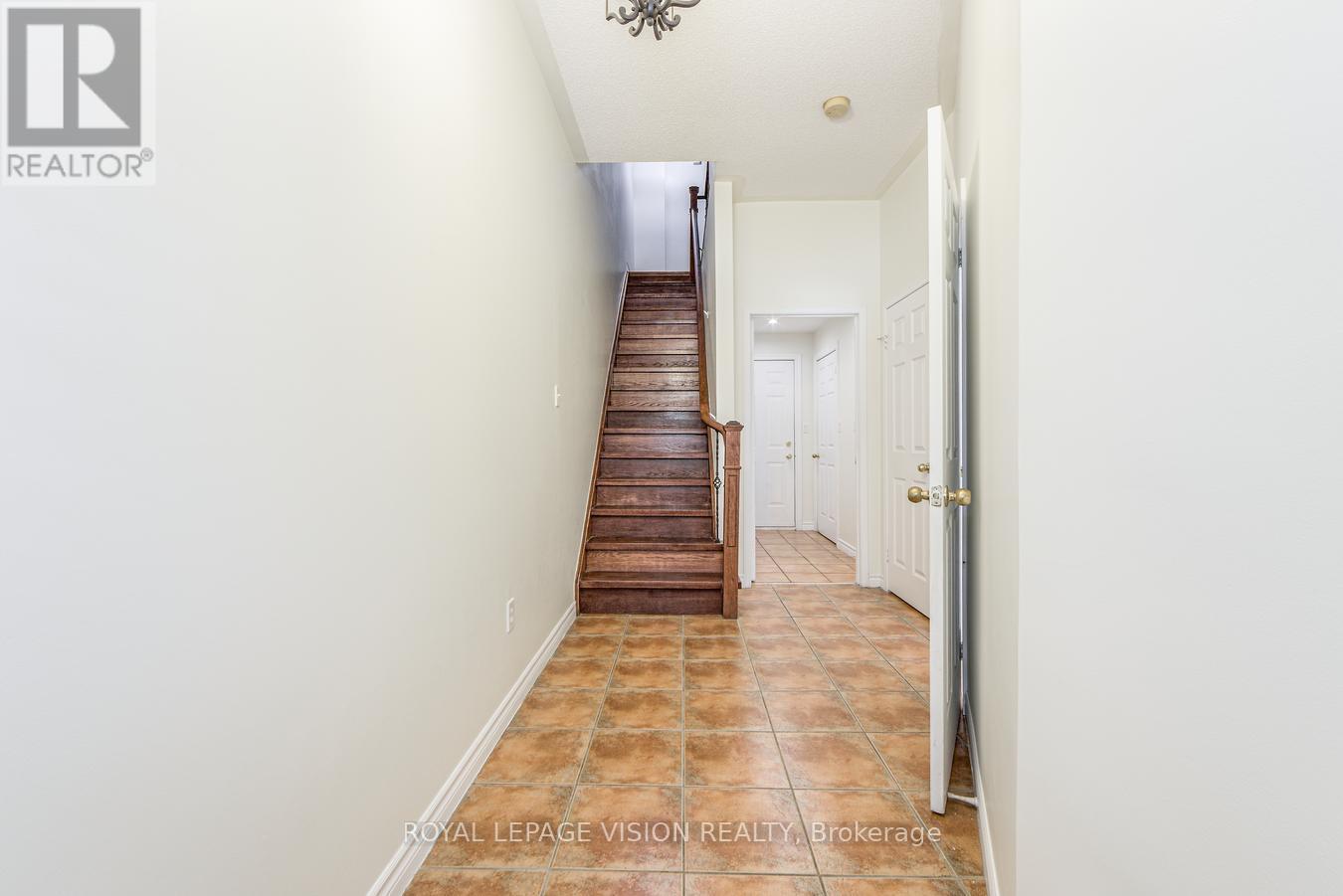 53 Hobson Avenue, Toronto, Ontario  M4A 2X7 - Photo 4 - C12480842