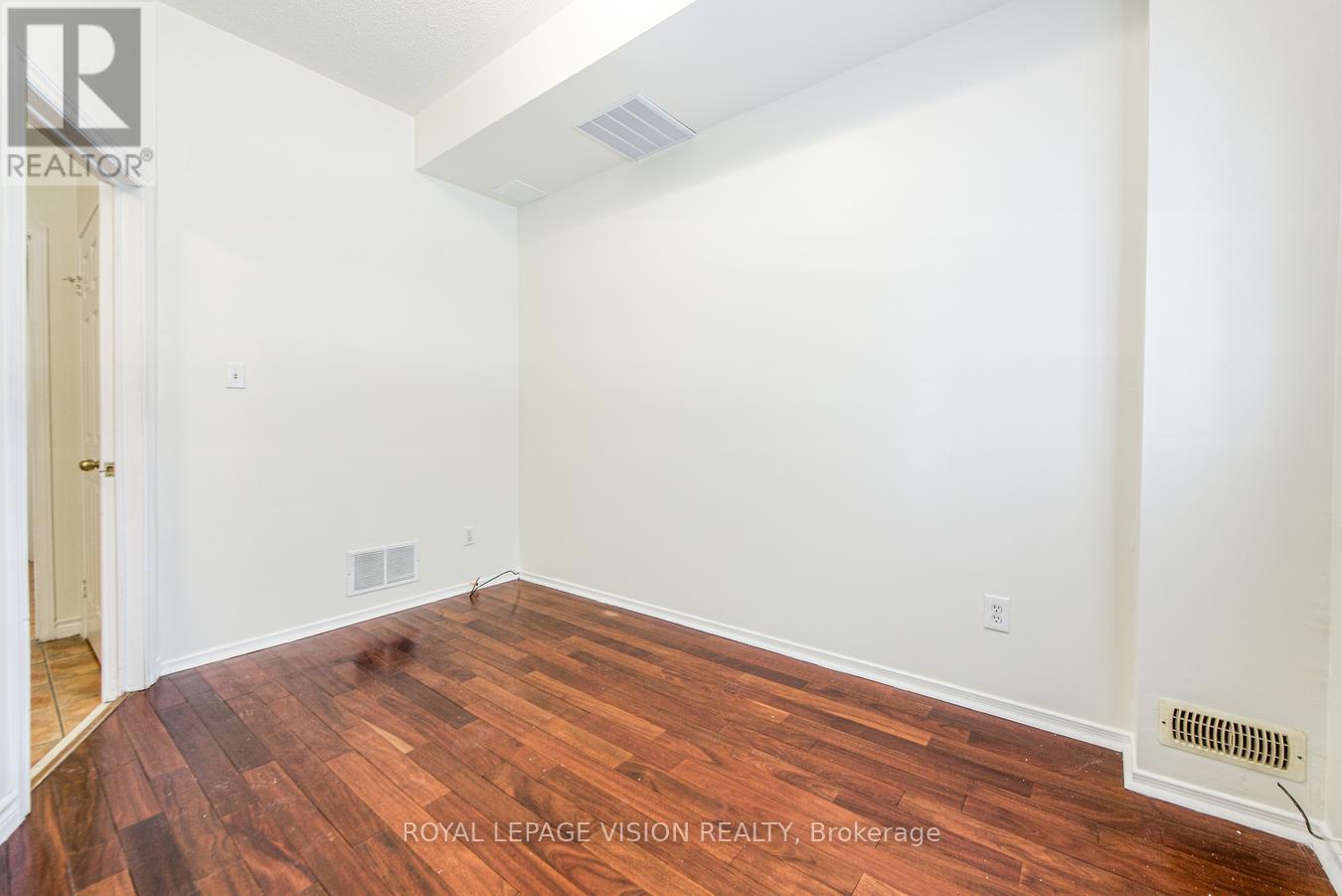53 Hobson Avenue, Toronto, Ontario  M4A 2X7 - Photo 7 - C12480842