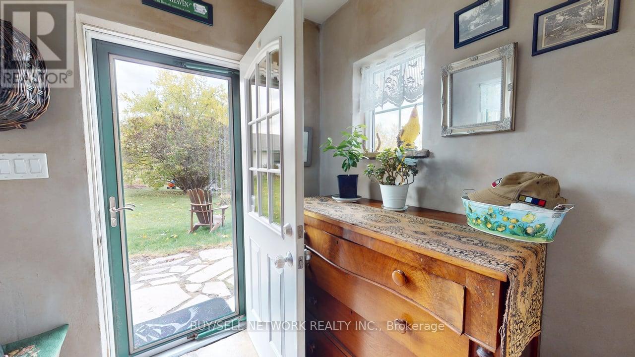 947 Division Road, Otonabee-South Monaghan, Ontario  K0L 2H0 - Photo 6 - X12479554