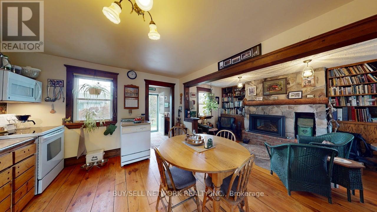 947 Division Road, Otonabee-South Monaghan, Ontario  K0L 2H0 - Photo 7 - X12479554